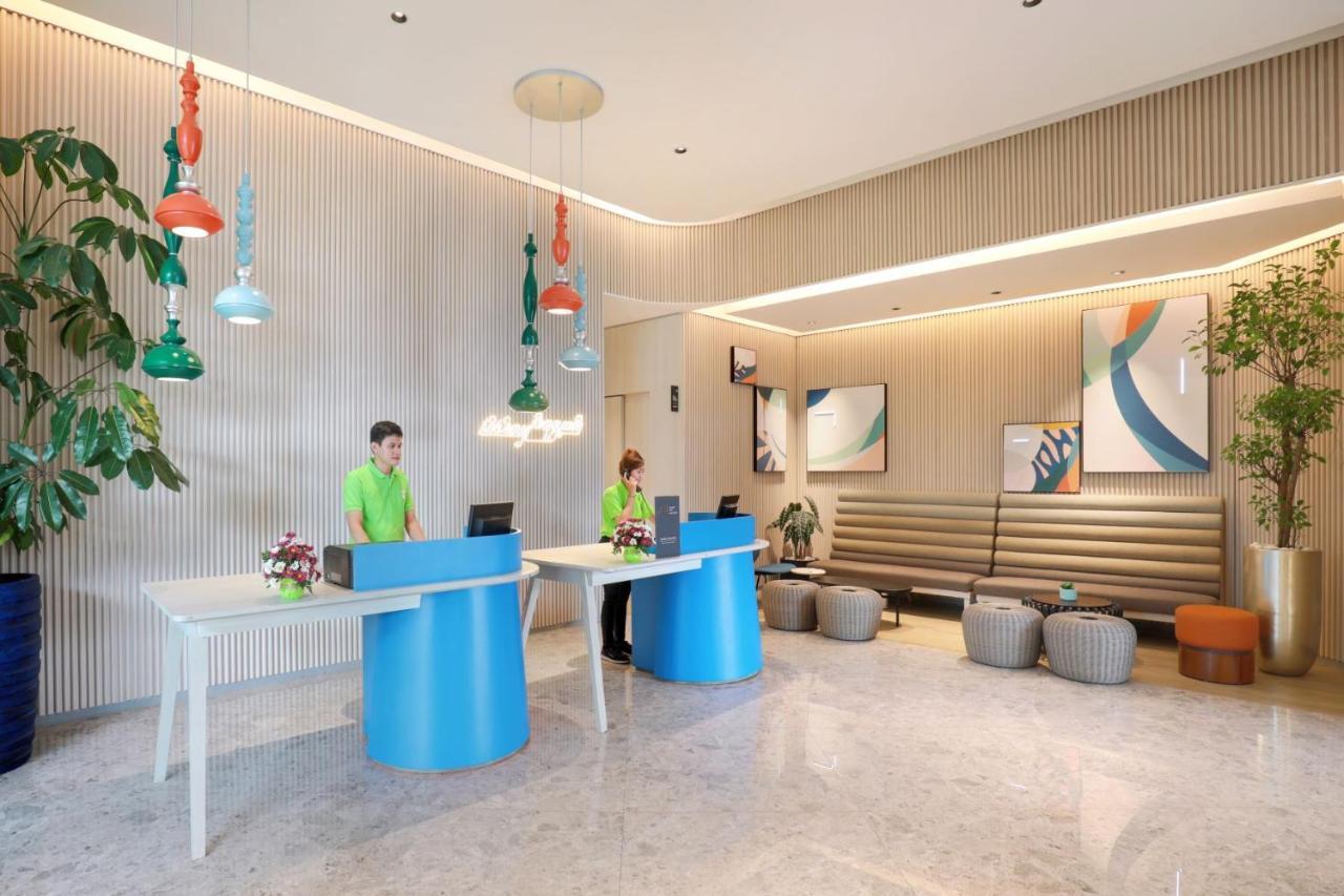 Отель Ibis Styles Semarang Simpang Lima Экстерьер фото