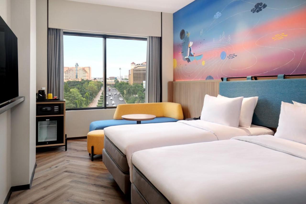 Отель Ibis Styles Semarang Simpang Lima Экстерьер фото