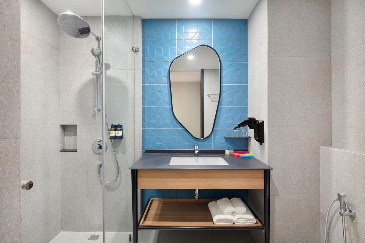 Отель Ibis Styles Semarang Simpang Lima Экстерьер фото