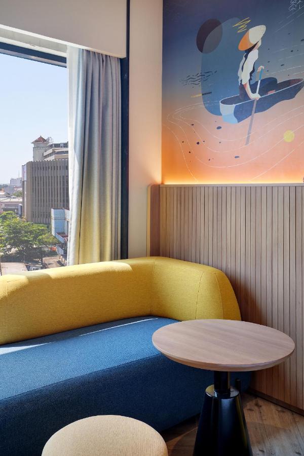 Отель Ibis Styles Semarang Simpang Lima Экстерьер фото