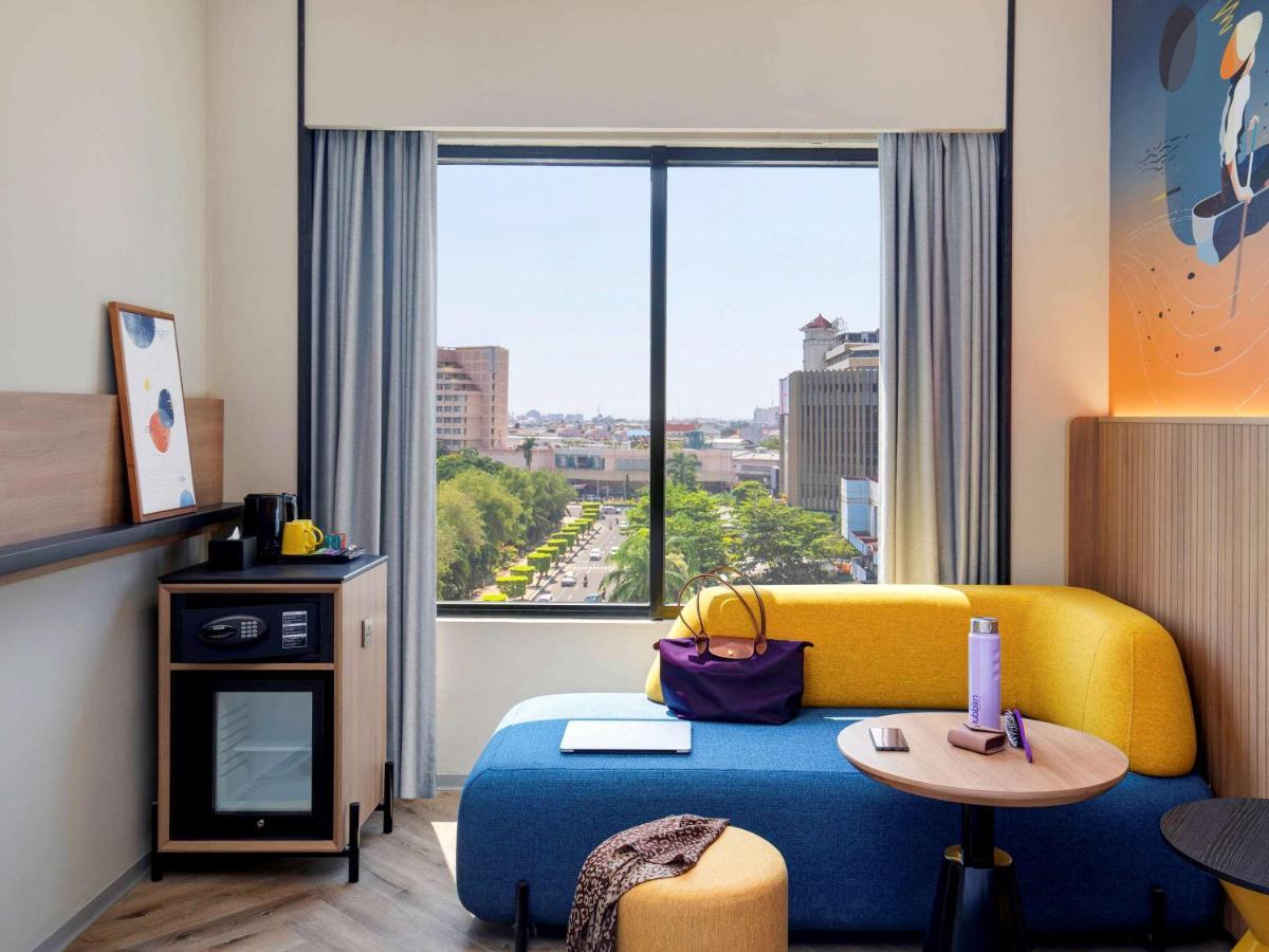Отель Ibis Styles Semarang Simpang Lima Экстерьер фото