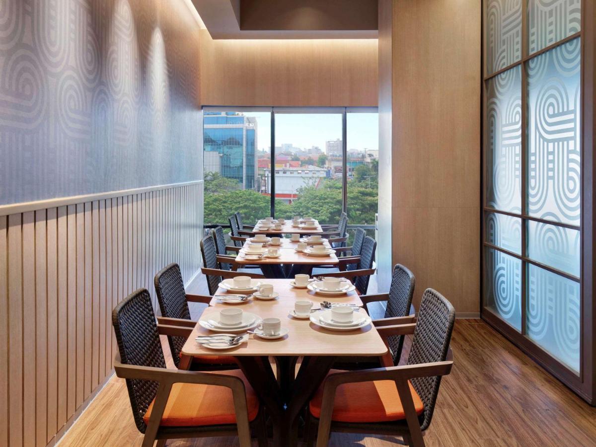 Отель Ibis Styles Semarang Simpang Lima Экстерьер фото